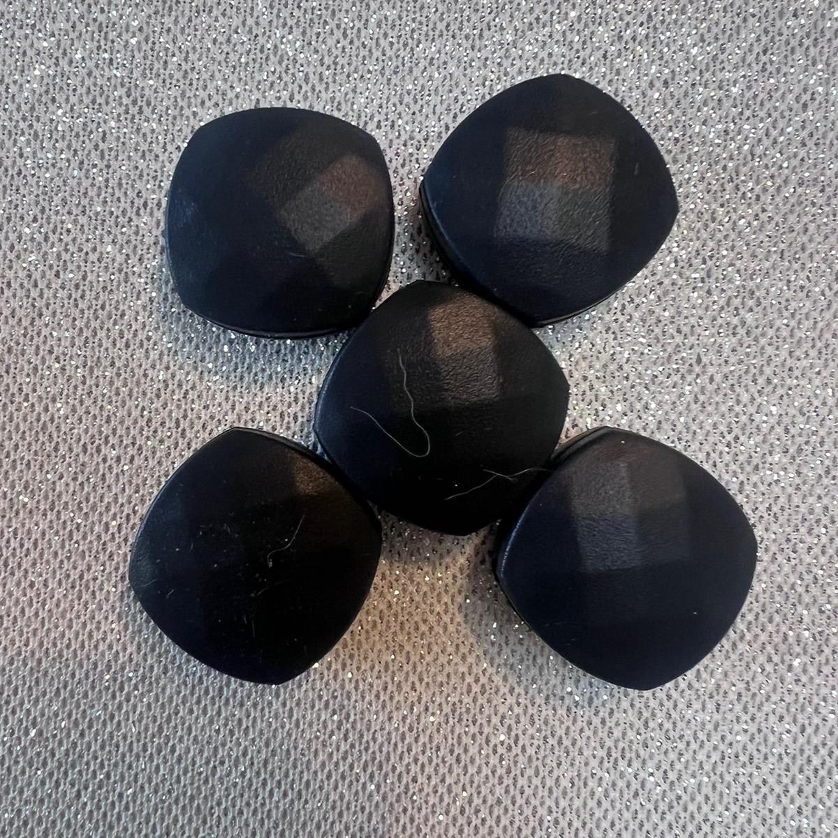 black quad beads