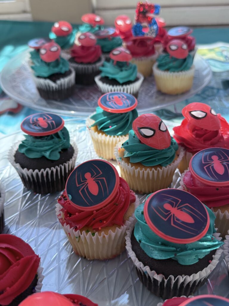 Spiderman cupcake toppers- easy diy spiderman party